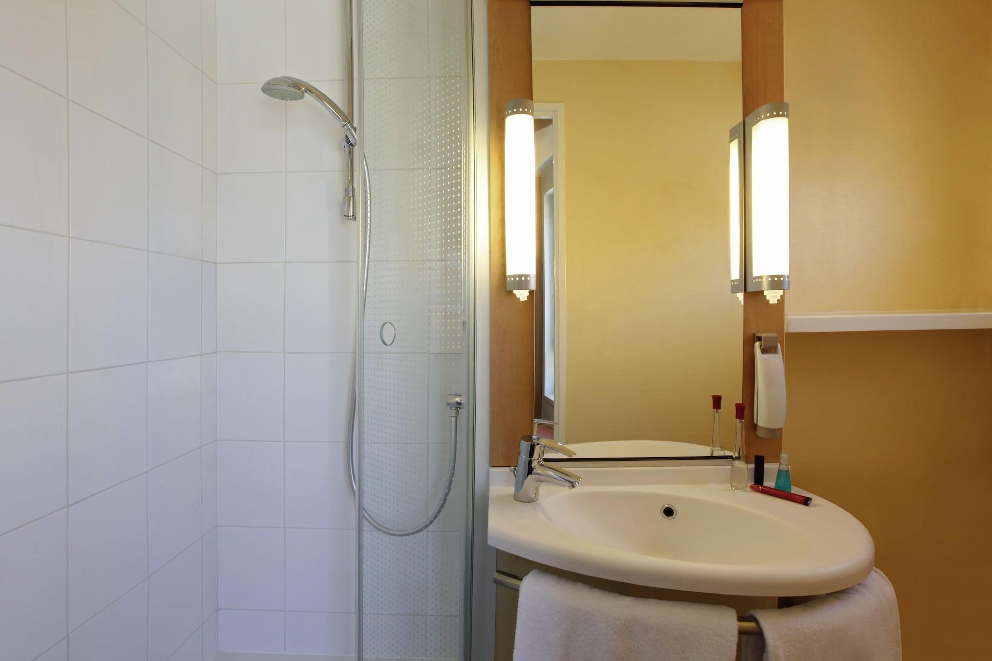 Отель Ibis Nantes Centre Gare Sud Экстерьер фото